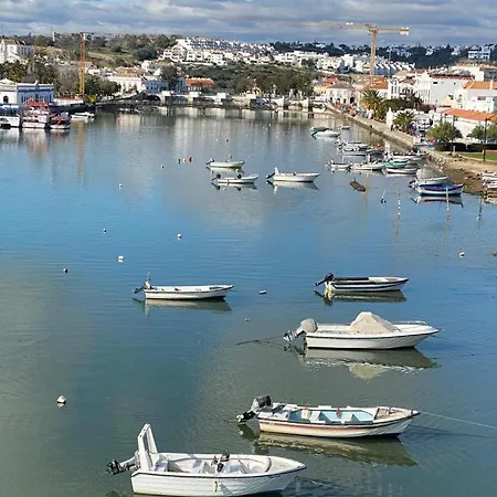 Δωμάτια σε οικογενειακή κατοικία Dorothys Place 3, Only *